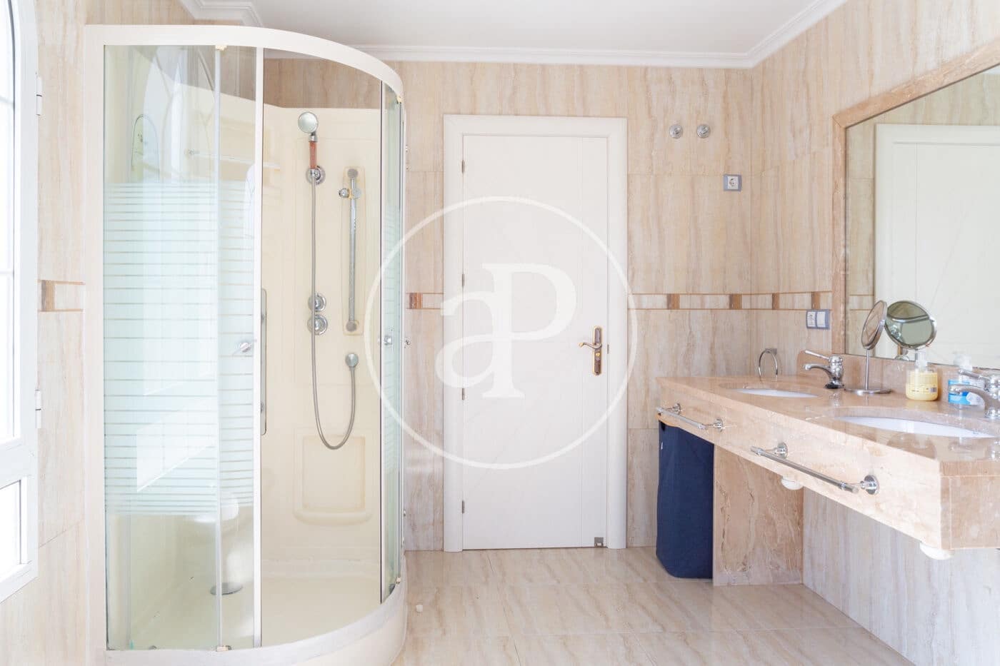 4 makuuhuone Huvila myytävänä paikassa L'Eliana mukana uima-altaan - 1 200 000 € (Ref: 9616179)