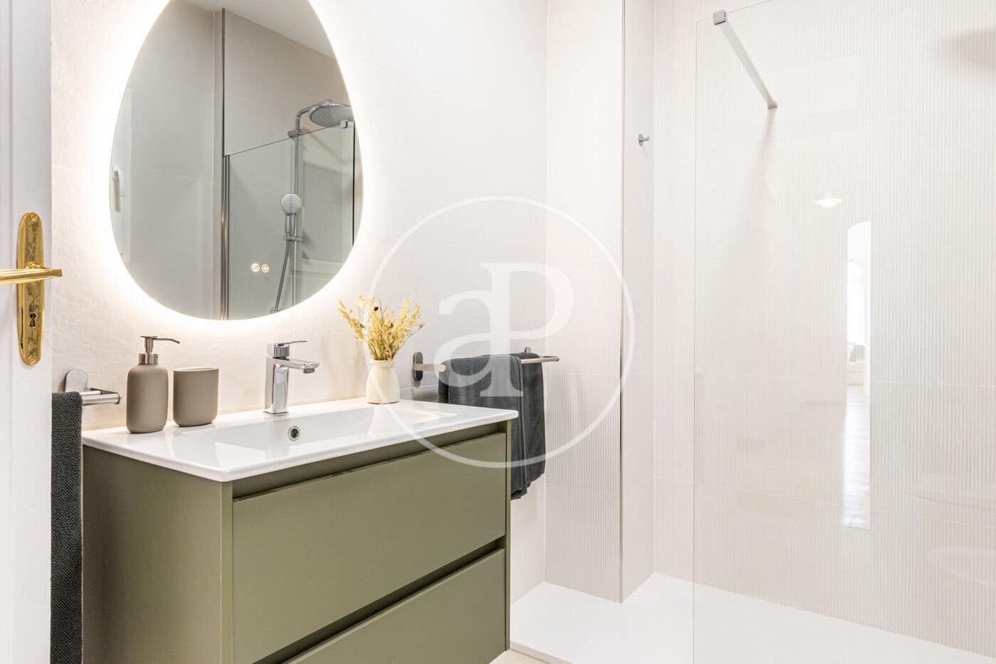 3 soverom Leilighet til leie i Valencia by - € 2 500 (Ref: 9619600)