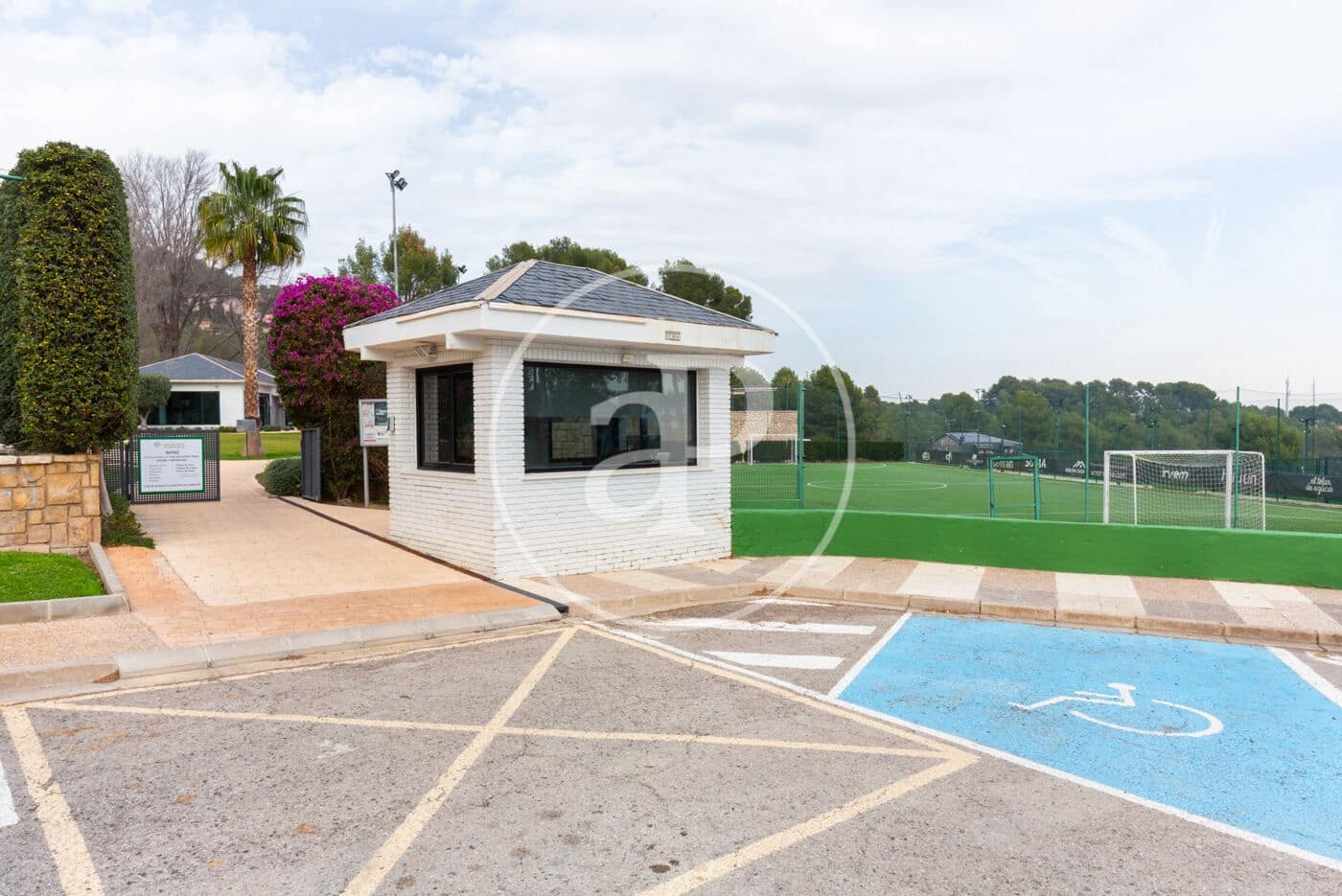 Chalet de 3 habitaciones en Chiva en venta - 650.000 € (Ref: 9625960)