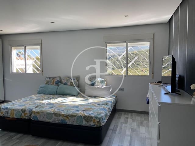 6 makuuhuone Huvila myytävänä paikassa Turís mukana uima-altaan - 360 000 € (Ref: 9630360)