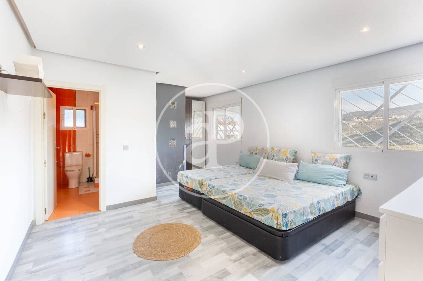 6 bedroom Villa for sale in Turis with pool - € 360,000 (Ref: 9630360)