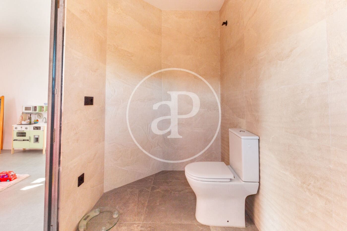 6 bedroom Villa for sale in Turis with pool - € 360,000 (Ref: 9630360)