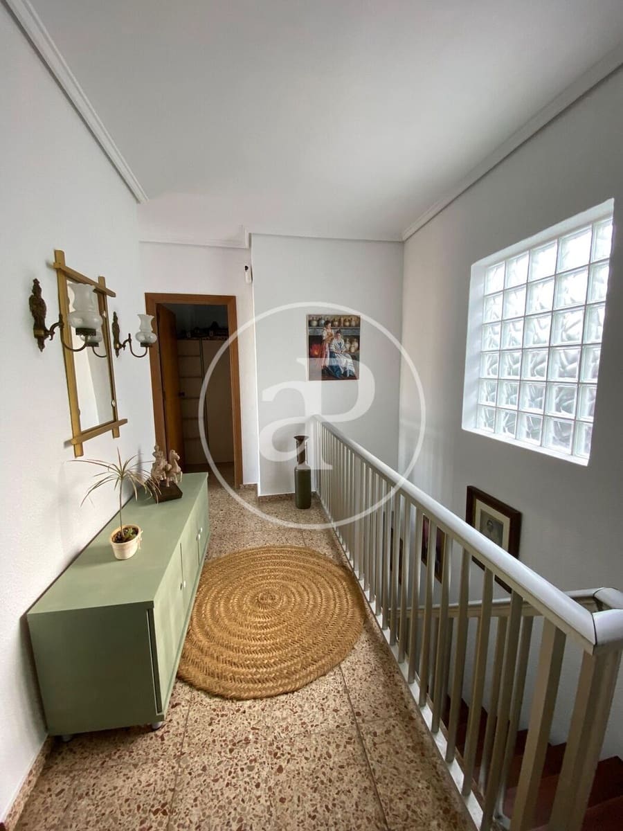 7 makuuhuone Huvila myytävänä paikassa Chiva mukana uima-altaan - 350 000 € (Ref: 9630363)