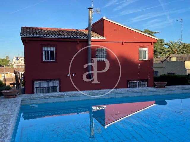 Chalet de 7 habitaciones en Chiva en venta con piscina - 350.000 € (Ref: 9630363)