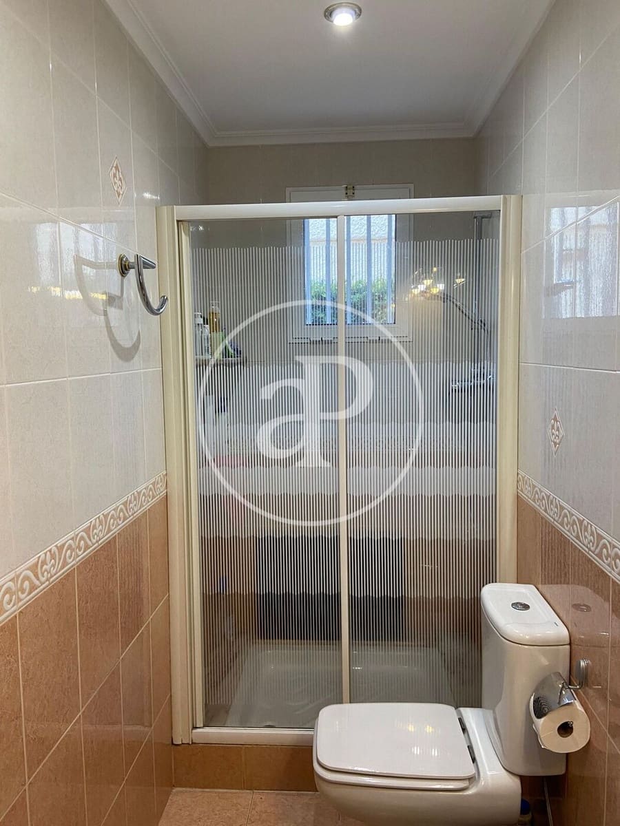 7 makuuhuone Huvila myytävänä paikassa Chiva mukana uima-altaan - 350 000 € (Ref: 9630363)