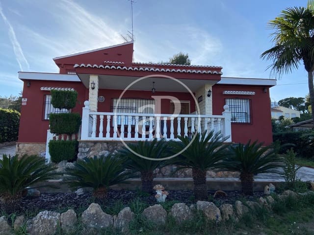 Chalet de 7 habitaciones en Chiva en venta con piscina - 350.000 € (Ref: 9630363)