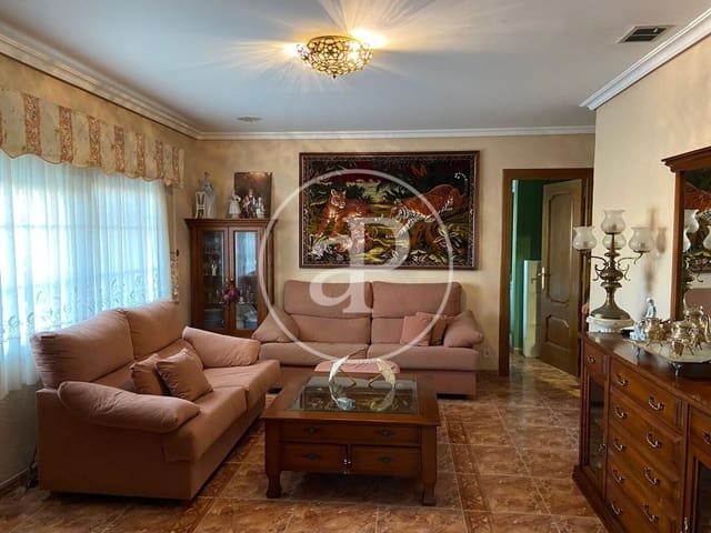 Chalet de 7 habitaciones en Chiva en venta con piscina - 350.000 € (Ref: 9630363)