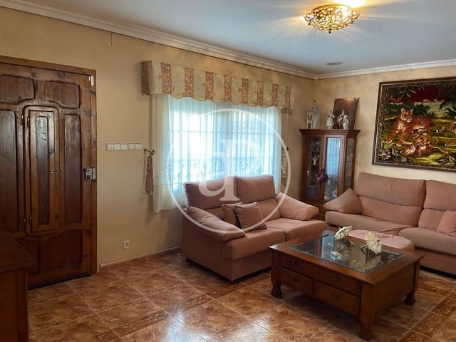 Chalet de 7 habitaciones en Chiva en venta con piscina - 350.000 € (Ref: 9630363)