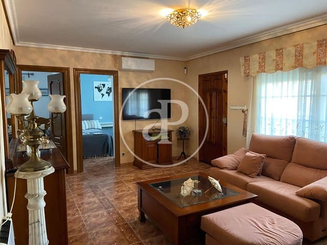 Chalet de 7 habitaciones en Chiva en venta con piscina - 350.000 € (Ref: 9630363)