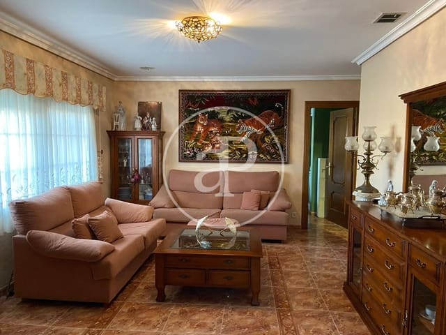 Chalet de 7 habitaciones en Chiva en venta con piscina - 350.000 € (Ref: 9630363)