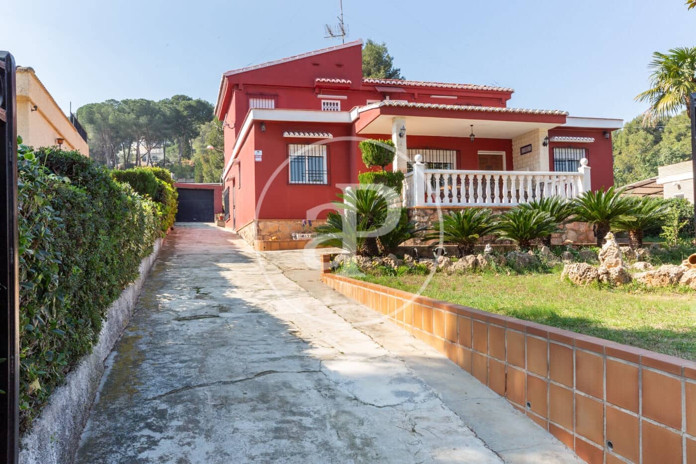 7 bedroom Villa for sale in Chiva with pool - € 350,000 (Ref: 9630363)