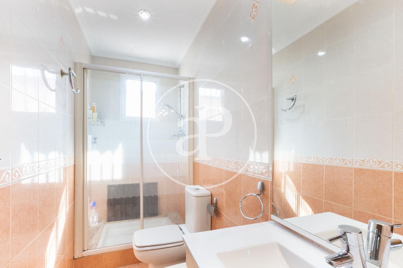 7 bedroom Villa for sale in Chiva with pool - € 350,000 (Ref: 9630363)