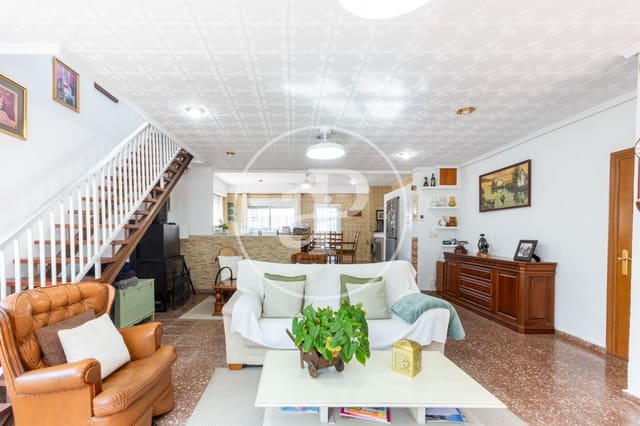 7 bedroom Villa for sale in Chiva with pool - € 350,000 (Ref: 9630363)