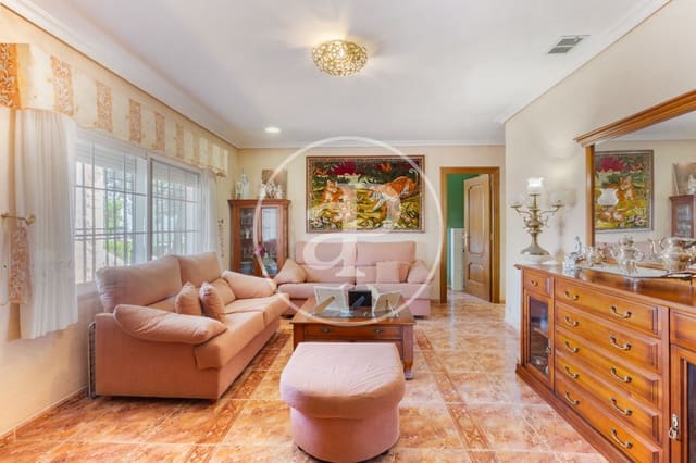 7 bedroom Villa for sale in Chiva with pool - € 350,000 (Ref: 9630363)