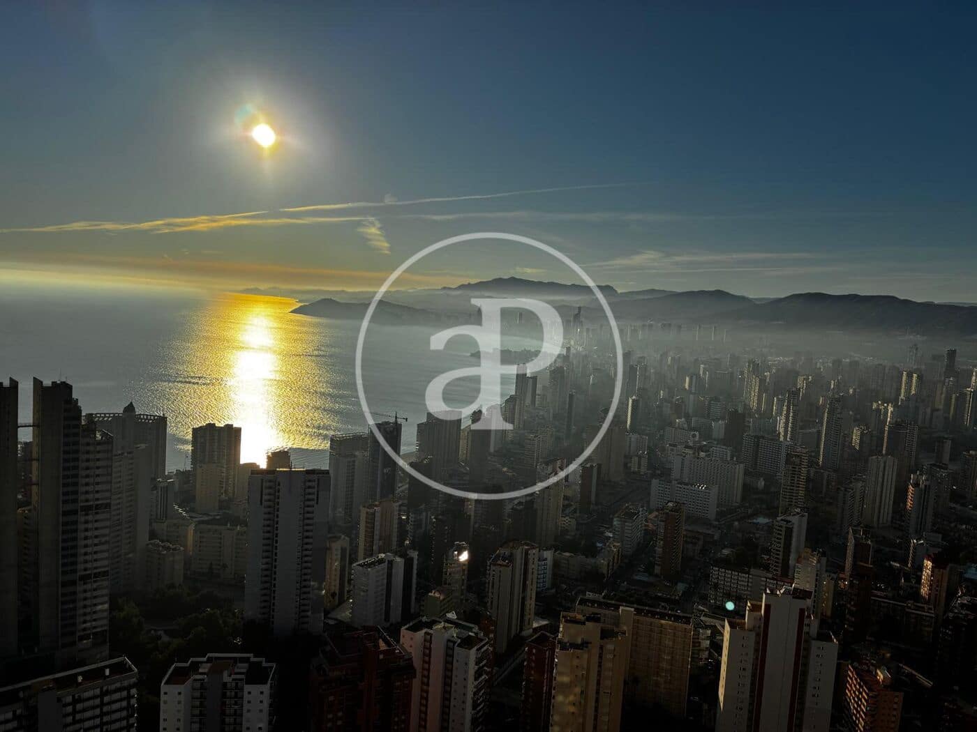 2 bedroom Apartment for sale in Benidorm with pool - € 424,500 (Ref: 9637693)