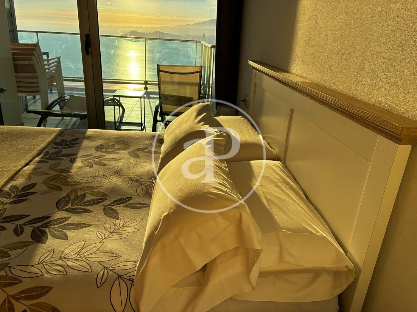 2 bedroom Apartment for sale in Benidorm with pool - € 424,500 (Ref: 9637693)