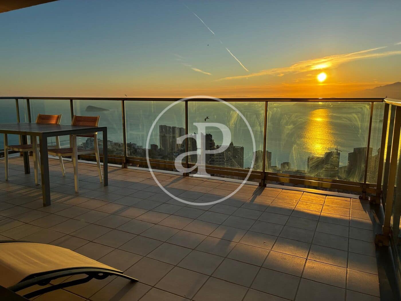 2 bedroom Apartment for sale in Benidorm with pool - € 424,500 (Ref: 9637693)