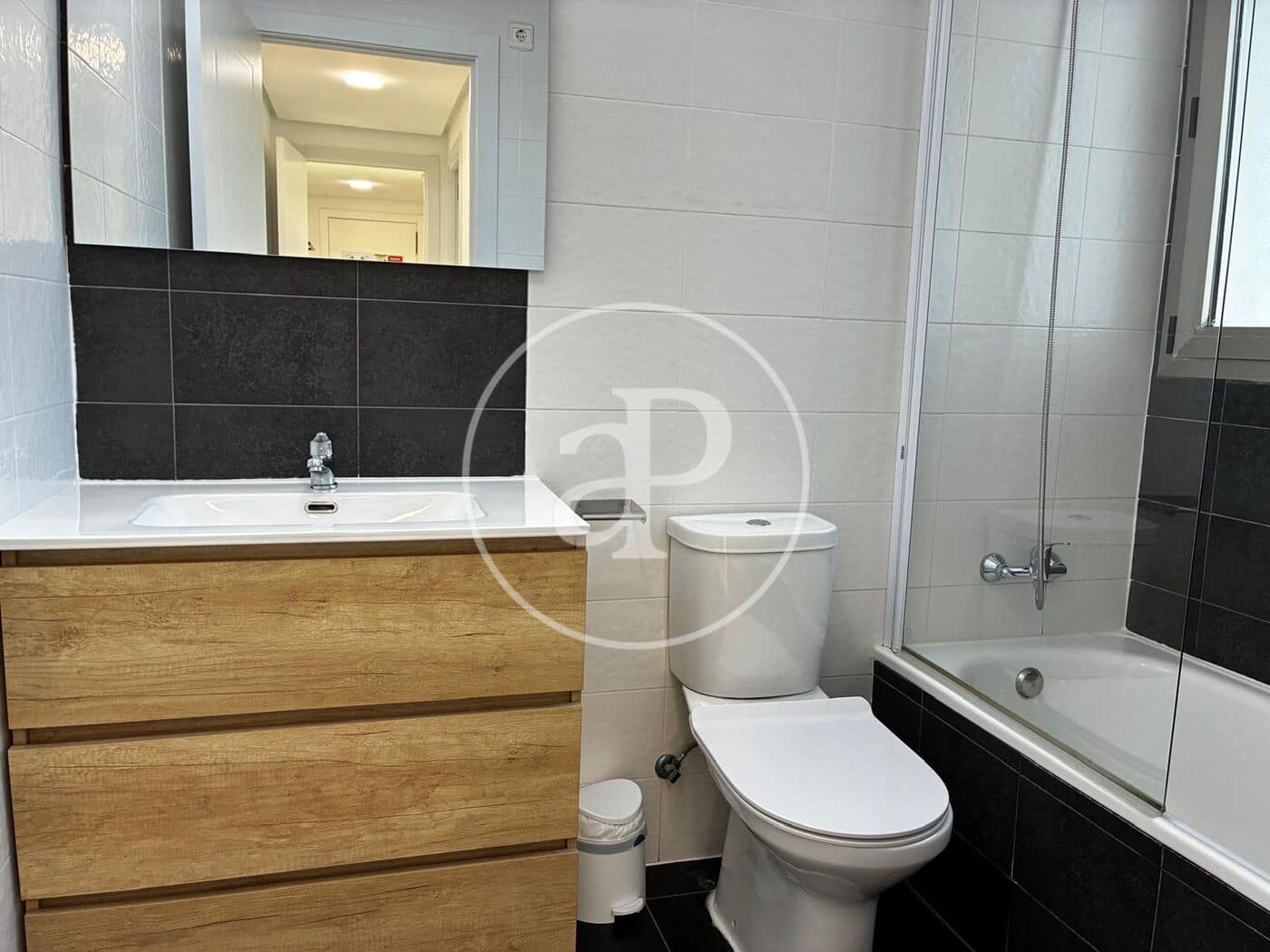 2 bedroom Apartment for sale in Benidorm with pool - € 424,500 (Ref: 9637693)