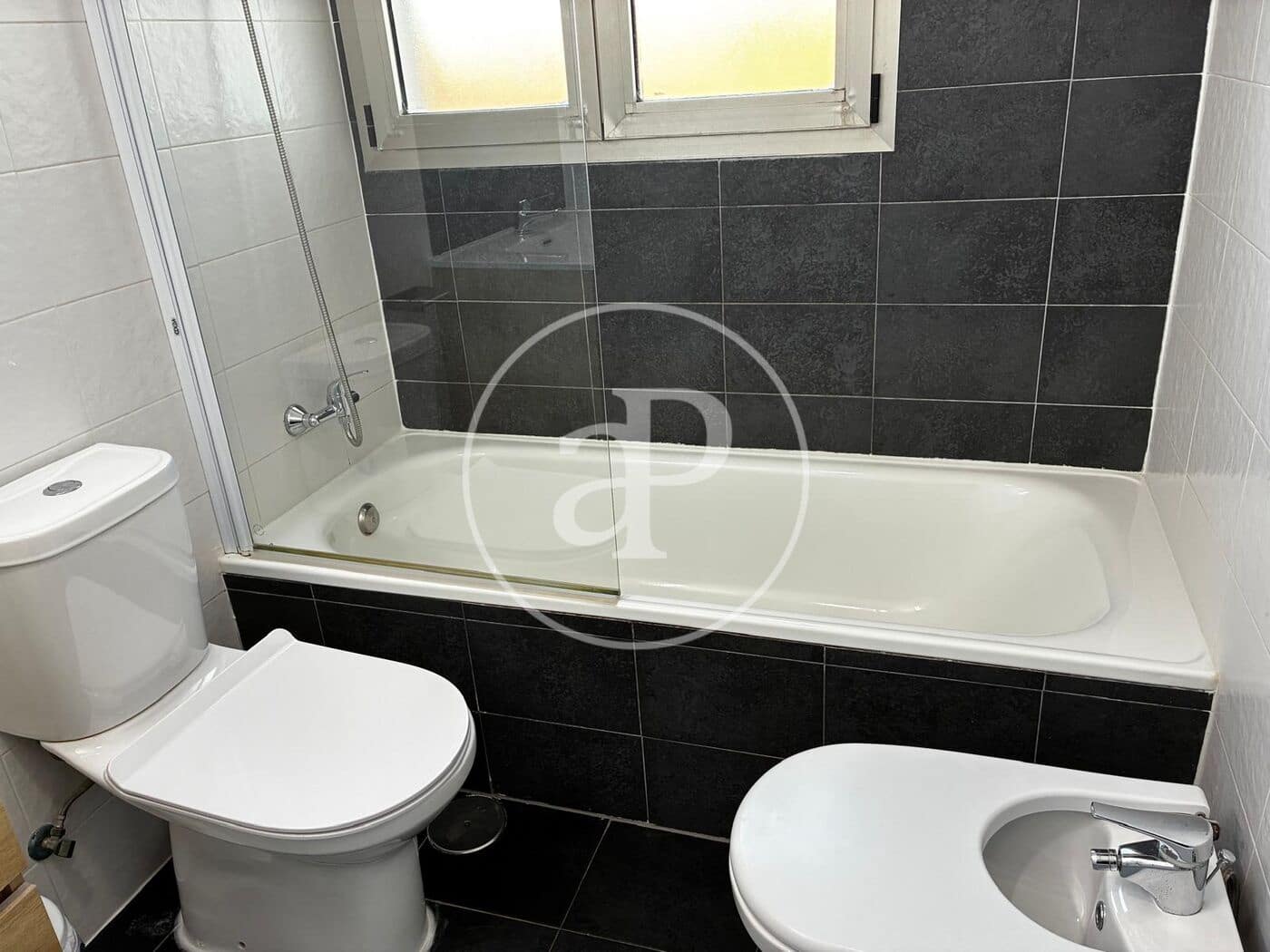 2 bedroom Apartment for sale in Benidorm with pool - € 424,500 (Ref: 9637693)