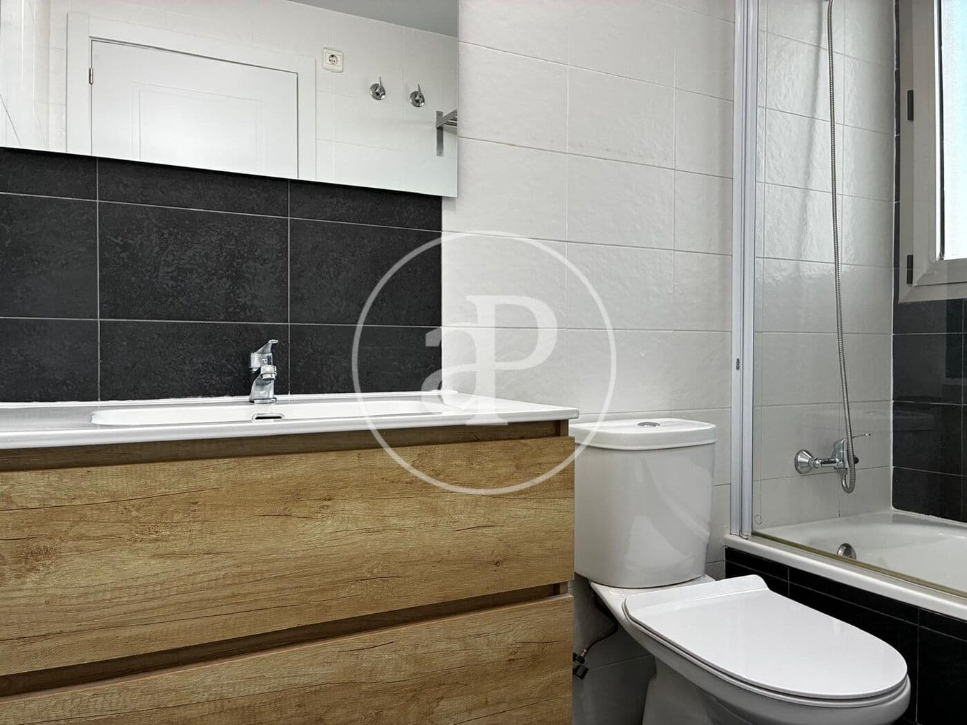 2 bedroom Apartment for sale in Benidorm with pool - € 424,500 (Ref: 9637693)