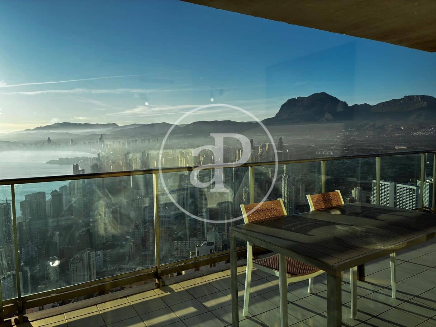 2 bedroom Apartment for sale in Benidorm with pool - € 424,500 (Ref: 9637693)