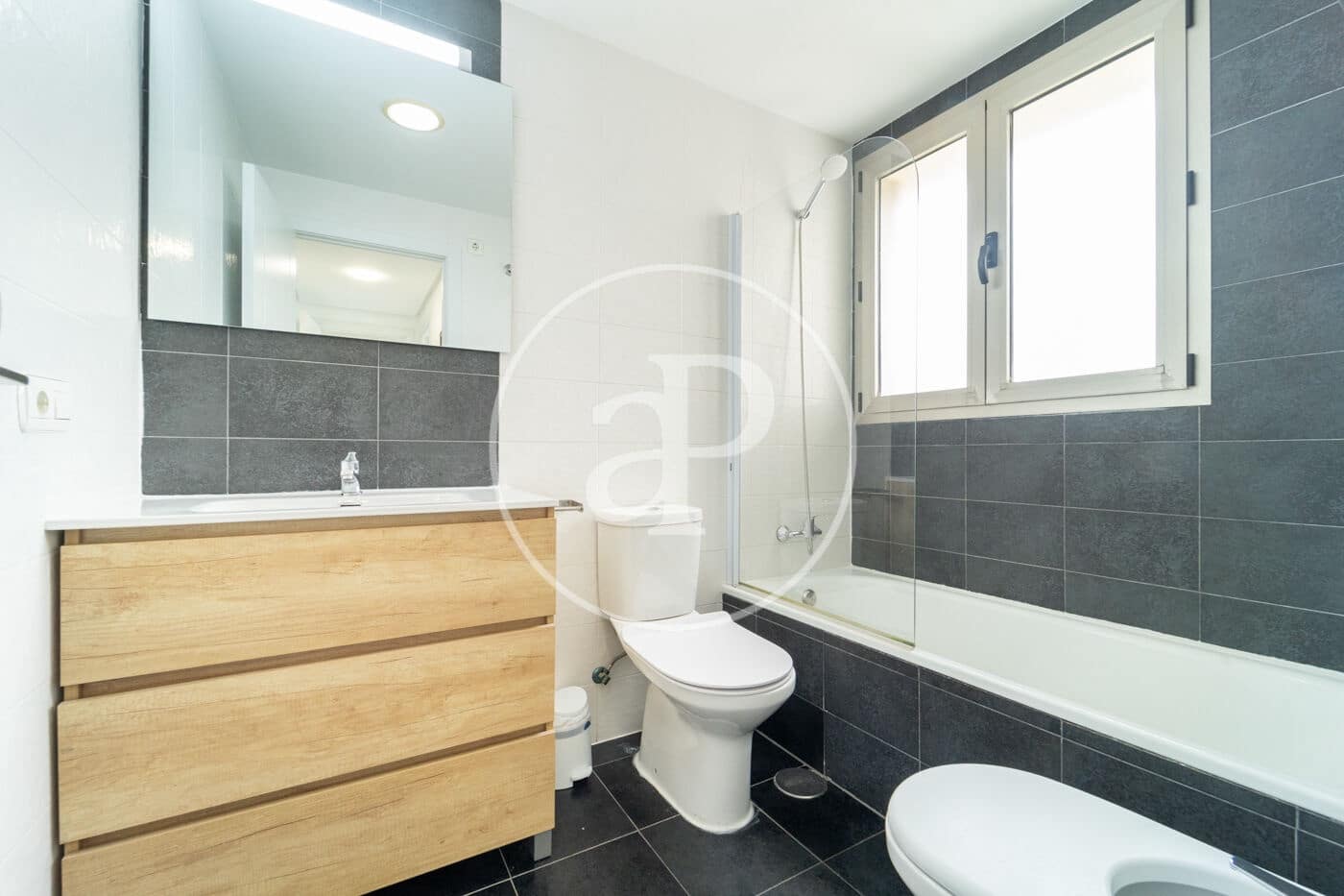 2 bedroom Apartment for sale in Benidorm with pool - € 424,500 (Ref: 9637693)