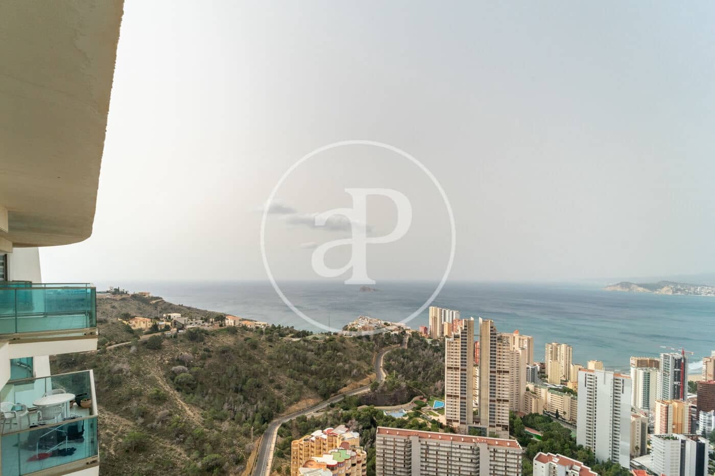 2 bedroom Apartment for sale in Benidorm with pool - € 424,500 (Ref: 9637693)