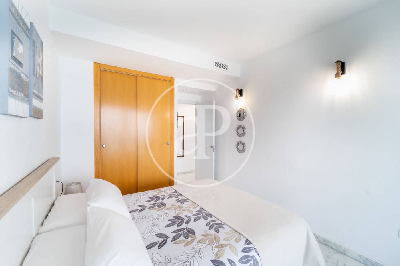 2 bedroom Apartment for sale in Benidorm with pool - € 424,500 (Ref: 9637693)