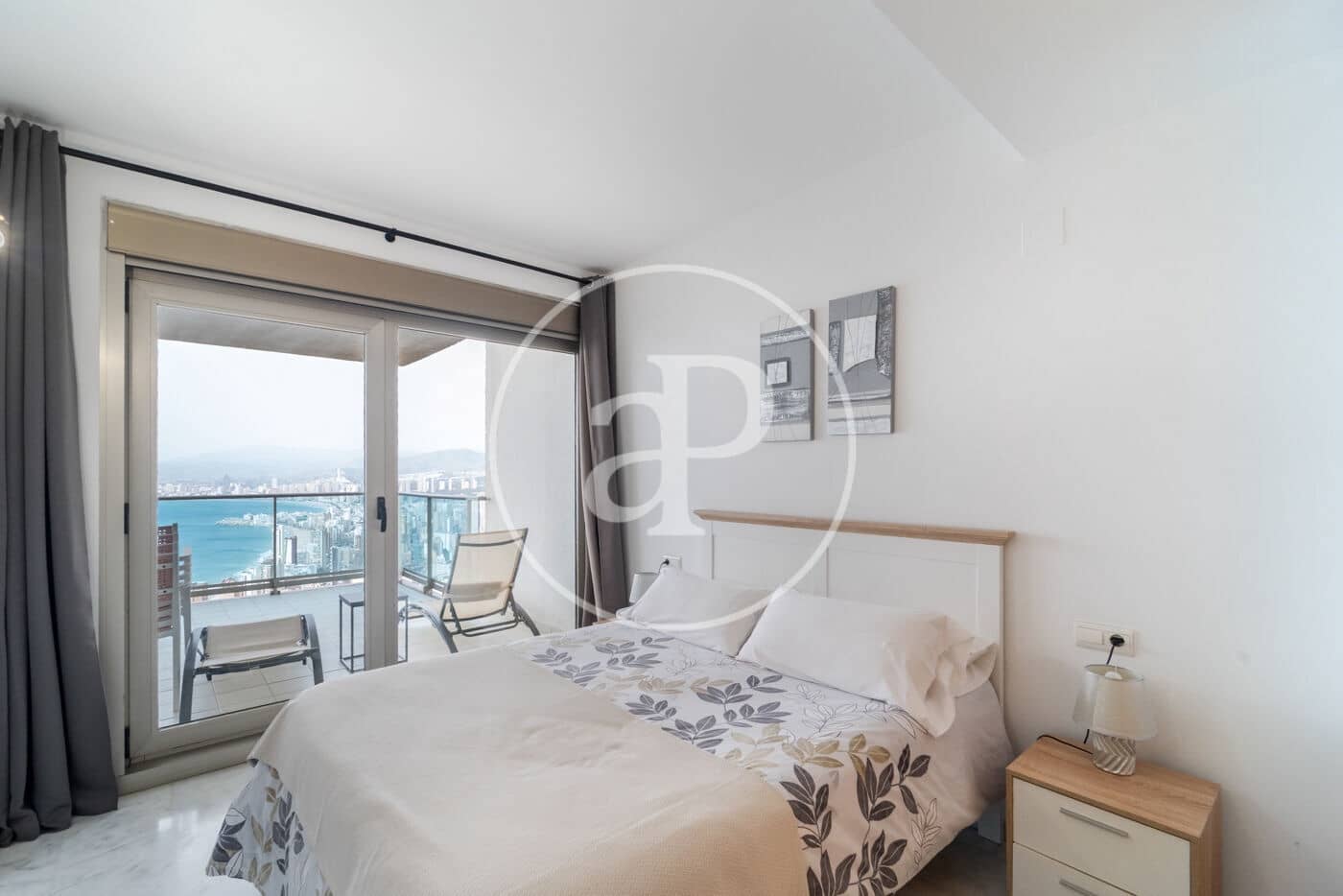 2 bedroom Apartment for sale in Benidorm with pool - € 424,500 (Ref: 9637693)