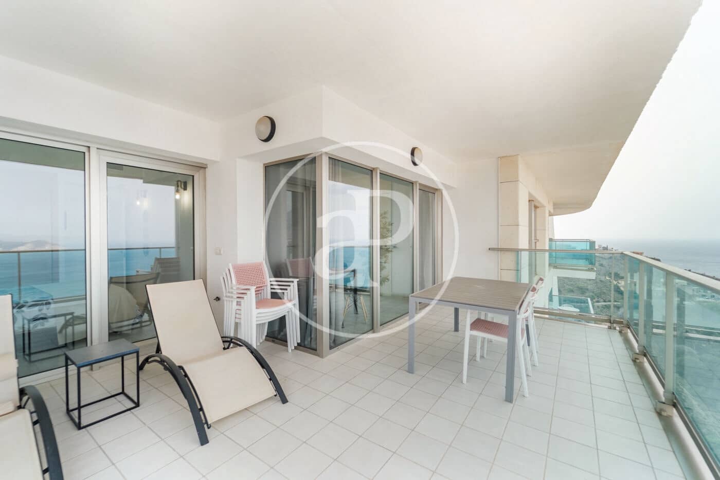 2 bedroom Apartment for sale in Benidorm with pool - € 424,500 (Ref: 9637693)