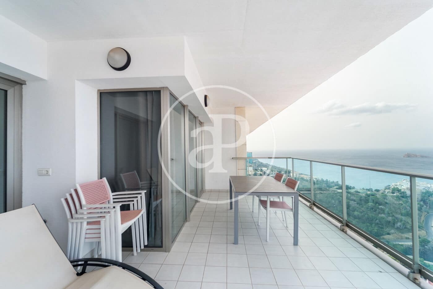 2 bedroom Apartment for sale in Benidorm with pool - € 424,500 (Ref: 9637693)