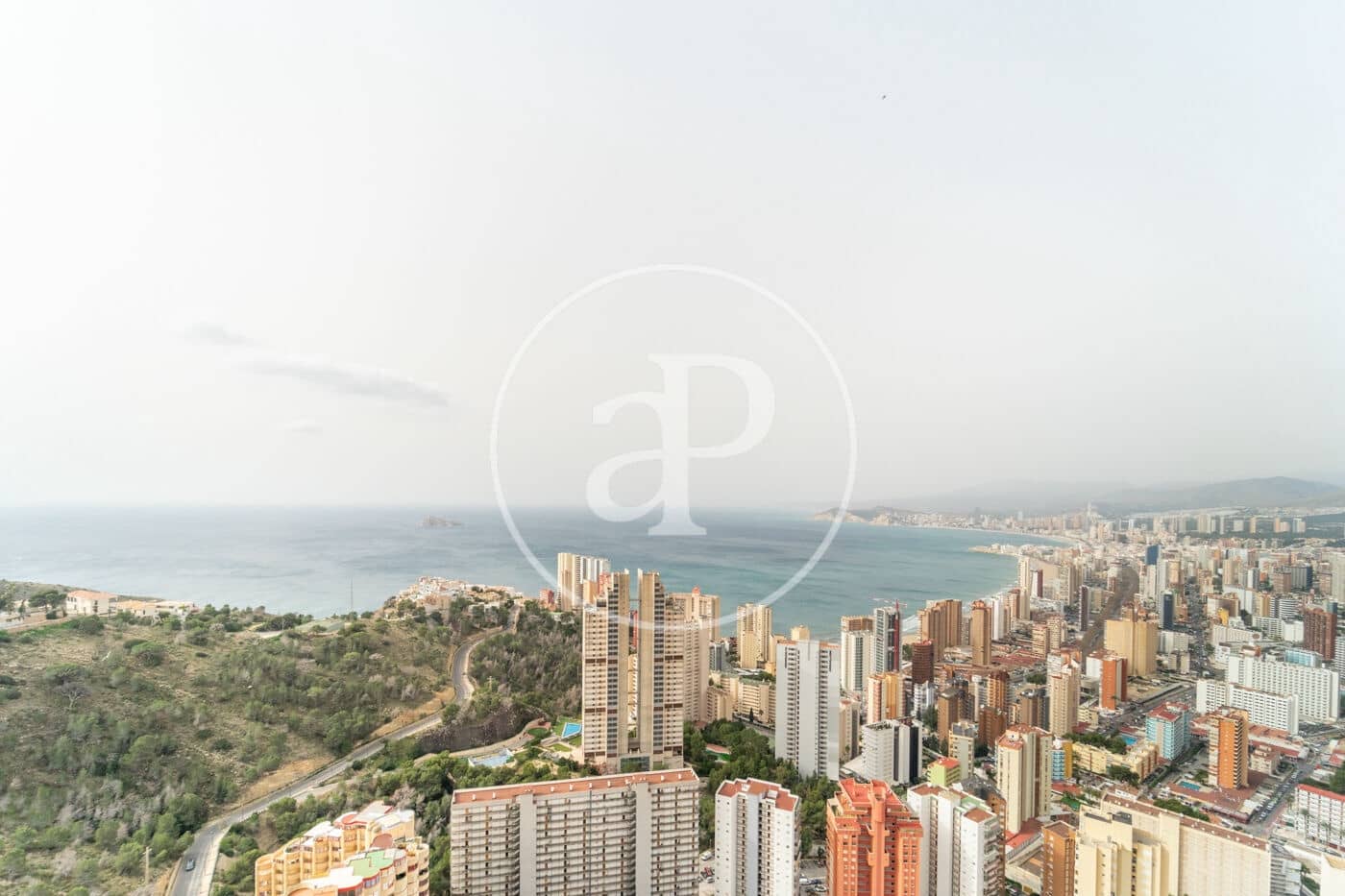 2 bedroom Apartment for sale in Benidorm with pool - € 424,500 (Ref: 9637693)