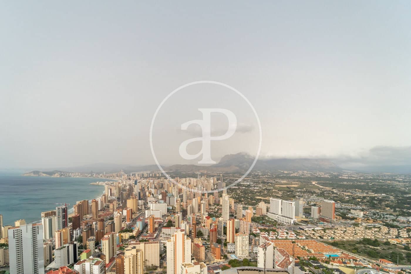 2 bedroom Apartment for sale in Benidorm with pool - € 424,500 (Ref: 9637693)