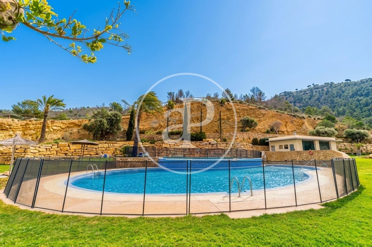 2 bedroom Apartment for sale in Benidorm with pool - € 424,500 (Ref: 9637693)