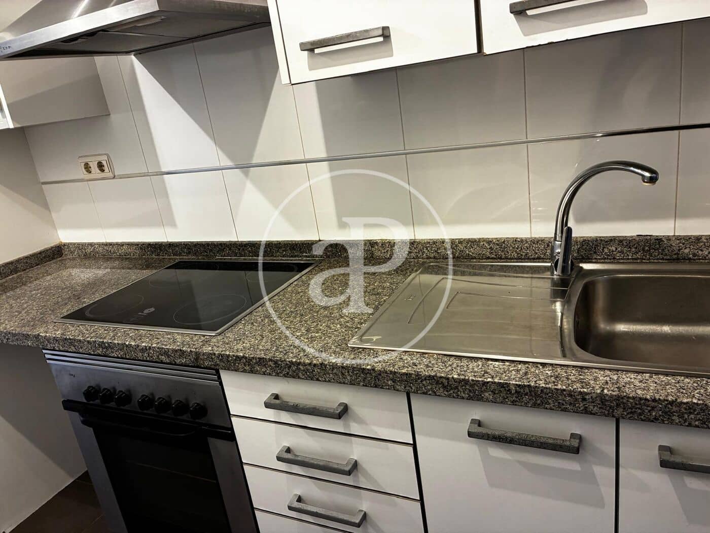 2 bedroom Apartment for sale in Benidorm with pool - € 395,000 (Ref: 9637695)