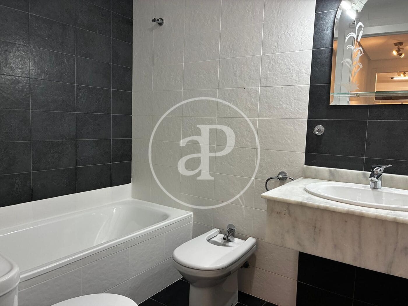 2 bedroom Apartment for sale in Benidorm with pool - € 395,000 (Ref: 9637695)