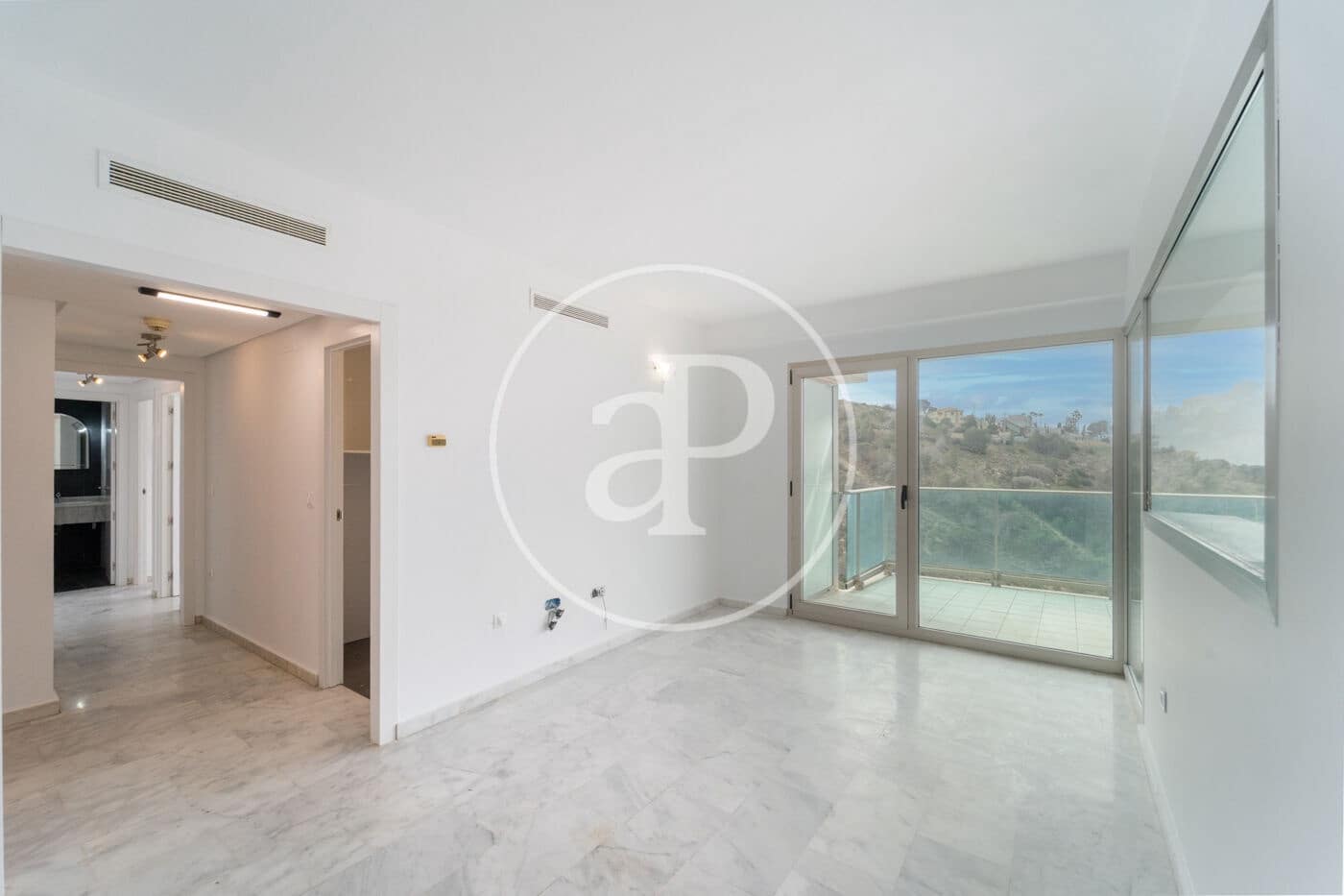 2 bedroom Apartment for sale in Benidorm with pool - € 395,000 (Ref: 9637695)