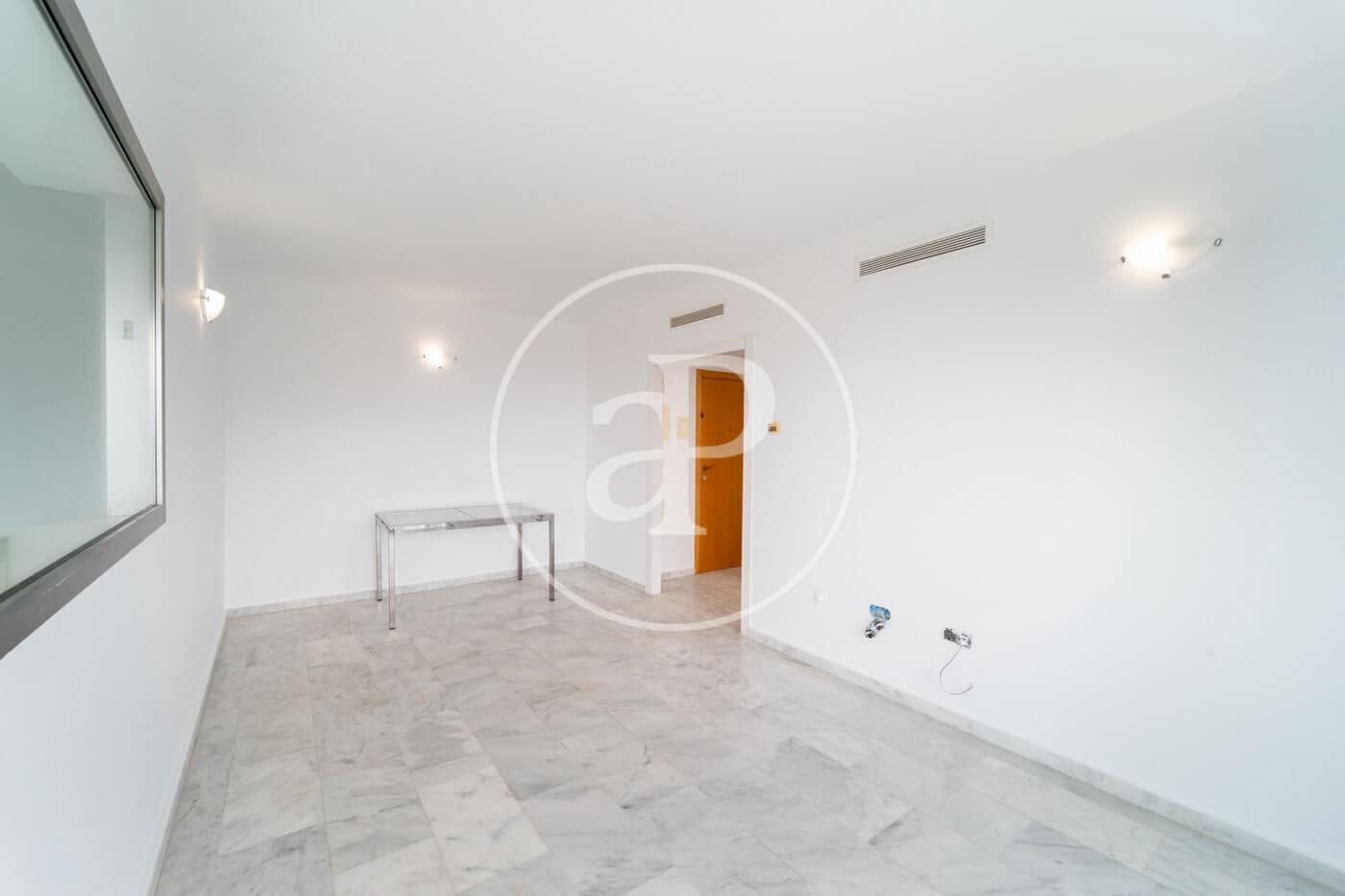 2 bedroom Apartment for sale in Benidorm with pool - € 395,000 (Ref: 9637695)