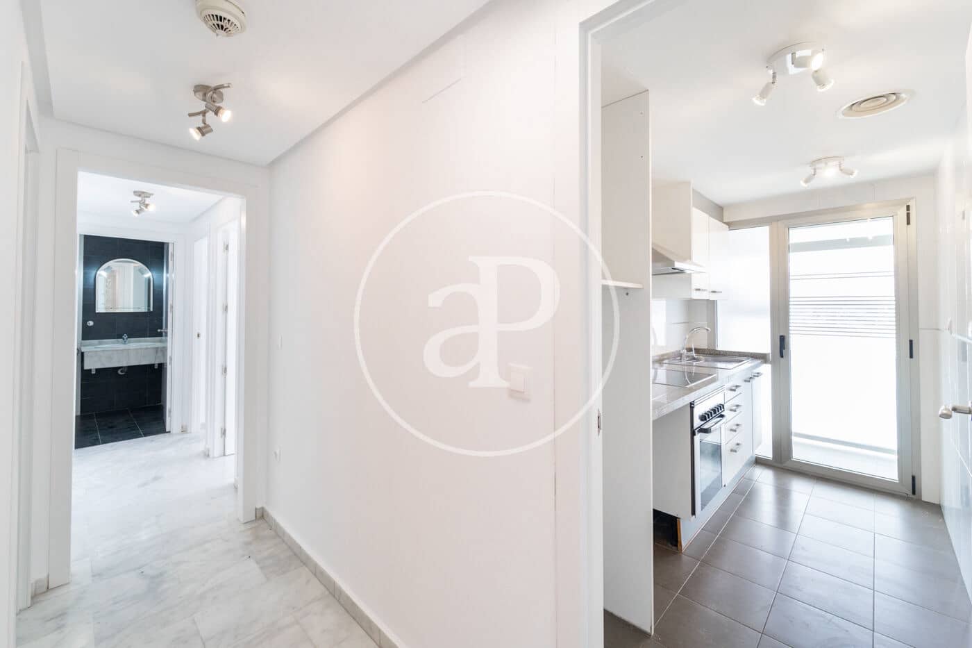 2 bedroom Apartment for sale in Benidorm with pool - € 395,000 (Ref: 9637695)