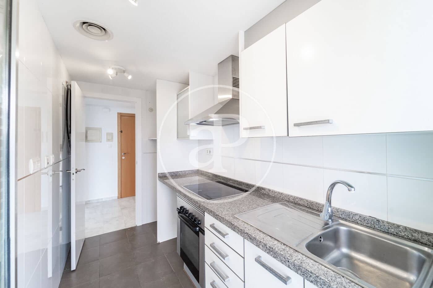 2 bedroom Apartment for sale in Benidorm with pool - € 395,000 (Ref: 9637695)