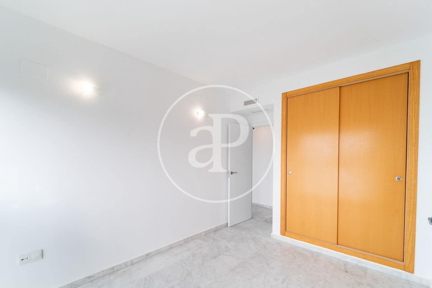 2 bedroom Apartment for sale in Benidorm with pool - € 395,000 (Ref: 9637695)