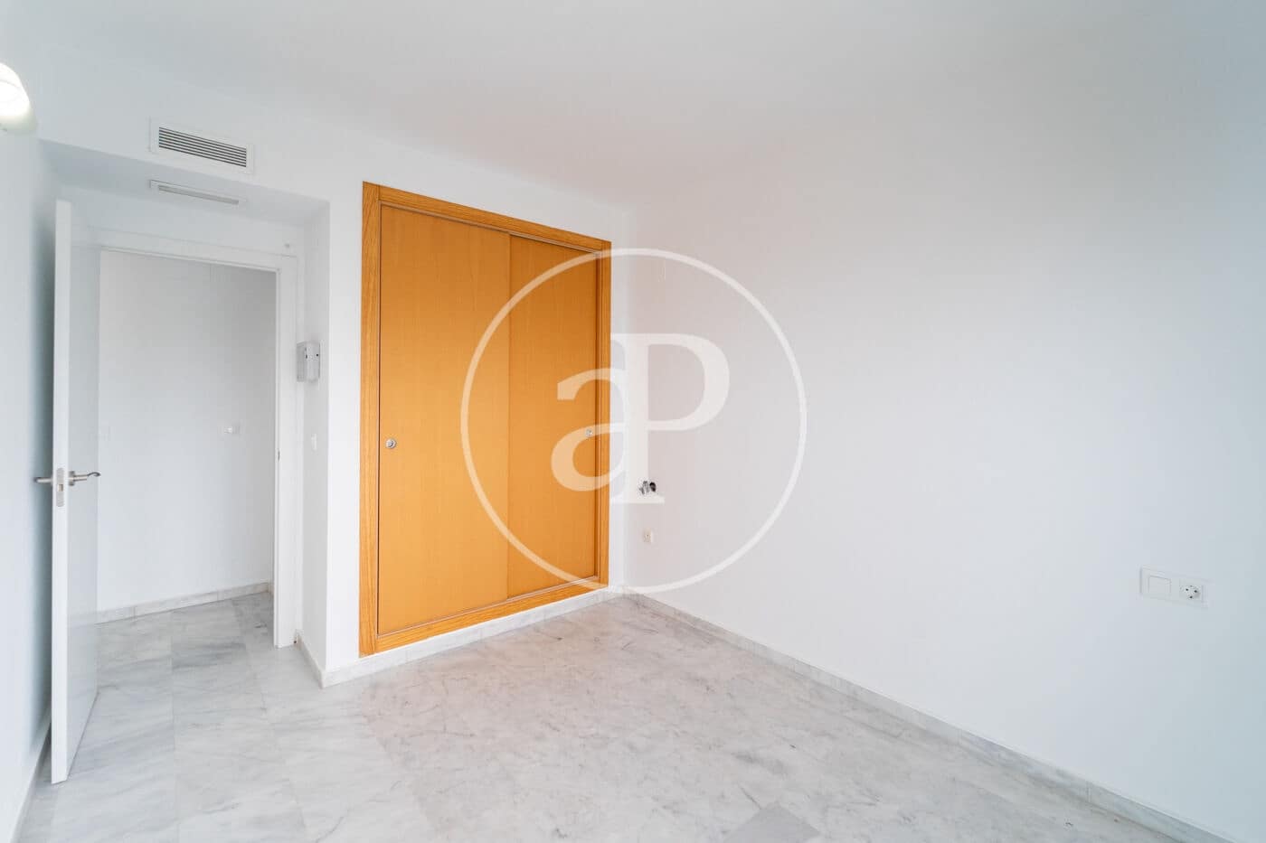 2 bedroom Apartment for sale in Benidorm with pool - € 395,000 (Ref: 9637695)