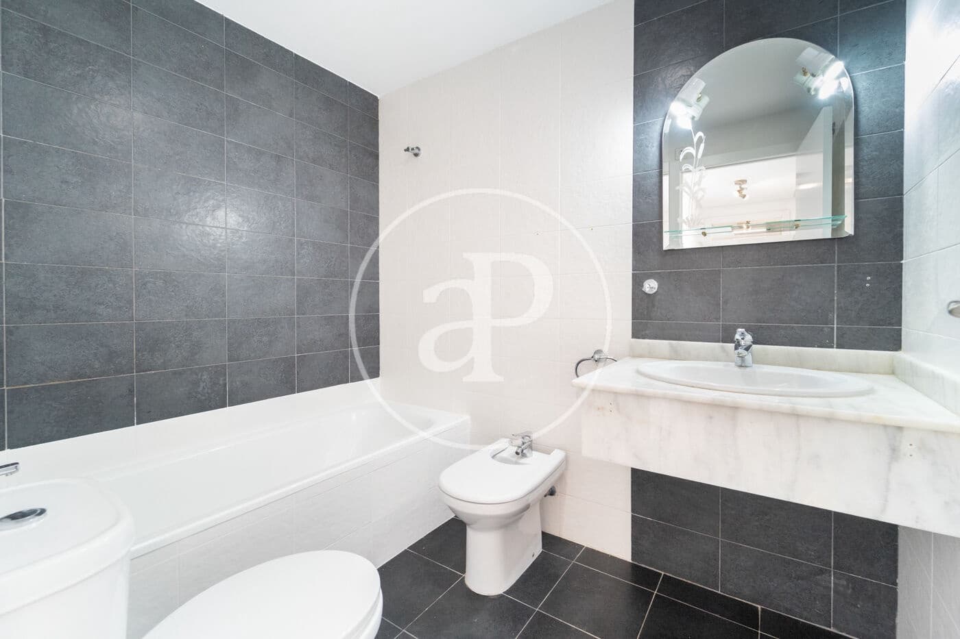 2 bedroom Apartment for sale in Benidorm with pool - € 395,000 (Ref: 9637695)