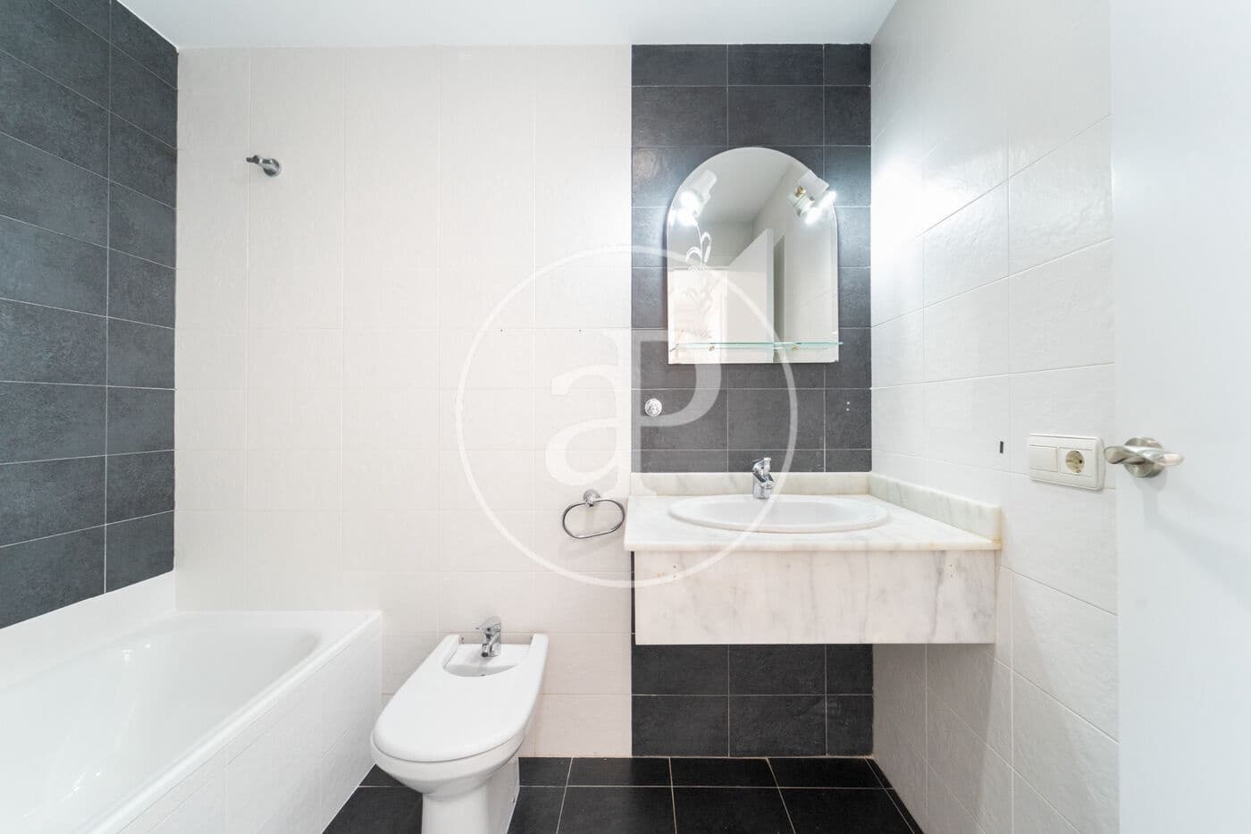 2 bedroom Apartment for sale in Benidorm with pool - € 395,000 (Ref: 9637695)