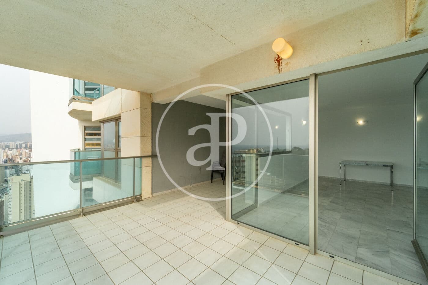 2 bedroom Apartment for sale in Benidorm with pool - € 395,000 (Ref: 9637695)