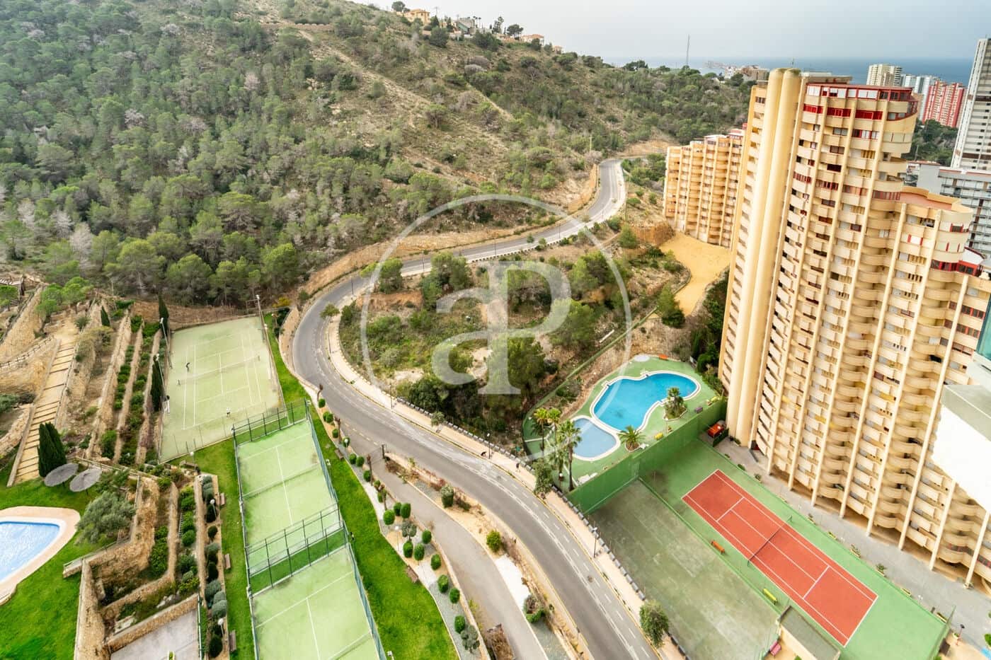 2 bedroom Apartment for sale in Benidorm with pool - € 395,000 (Ref: 9637695)