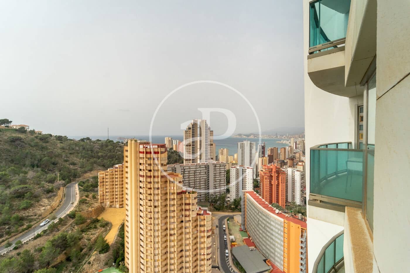 2 bedroom Apartment for sale in Benidorm with pool - € 395,000 (Ref: 9637695)