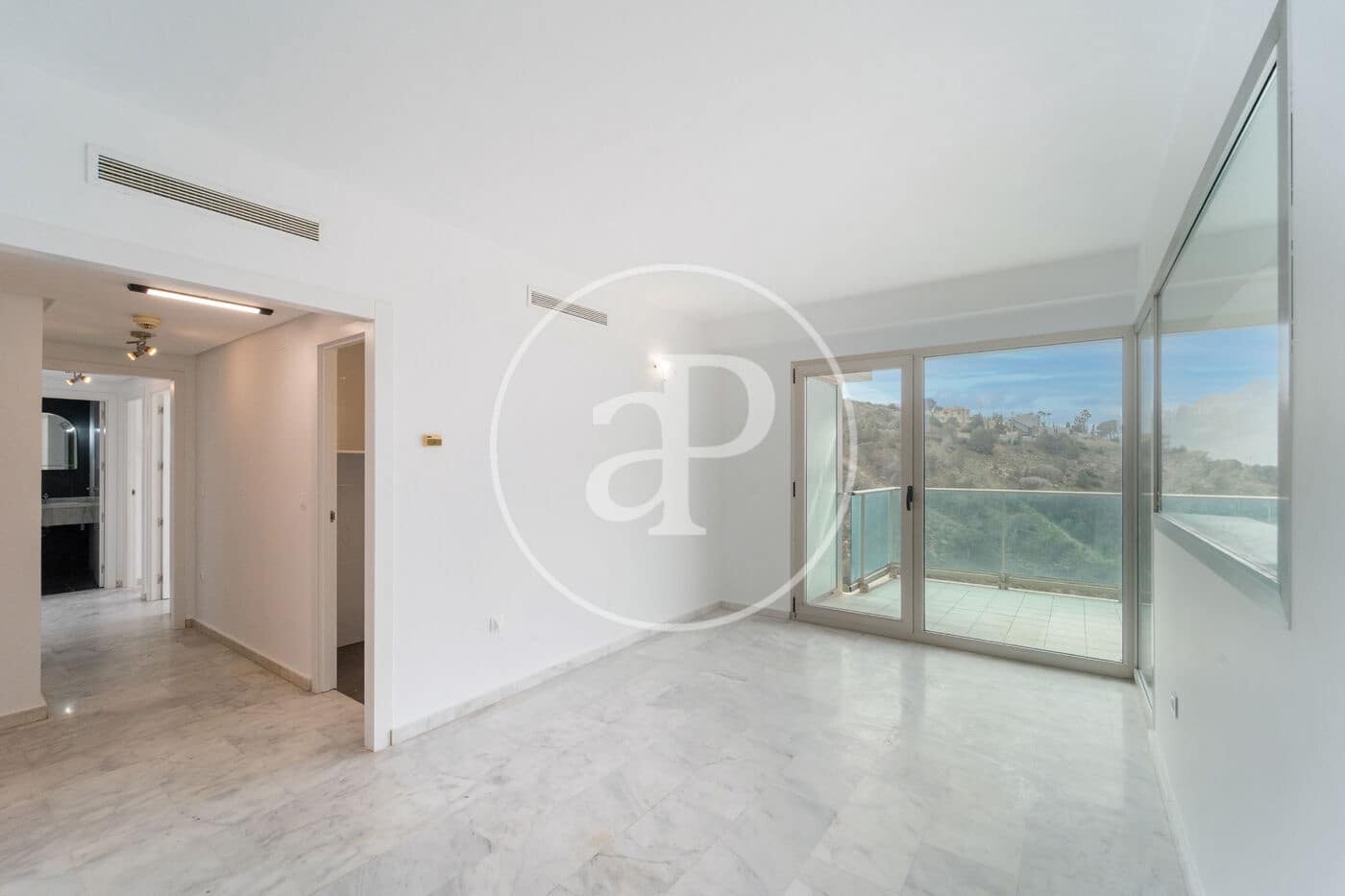 2 bedroom Apartment for sale in Benidorm with pool - € 395,000 (Ref: 9637695)