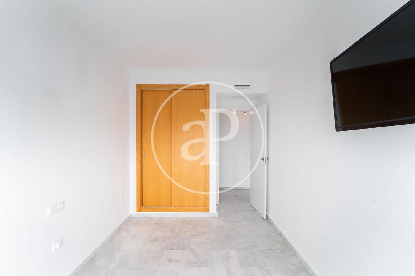 2 bedroom Apartment for sale in Benidorm with pool - € 395,000 (Ref: 9637695)