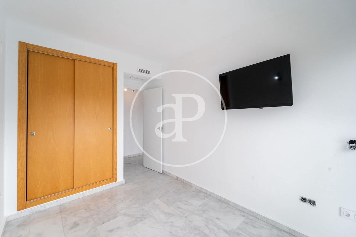 2 bedroom Apartment for sale in Benidorm with pool - € 395,000 (Ref: 9637695)